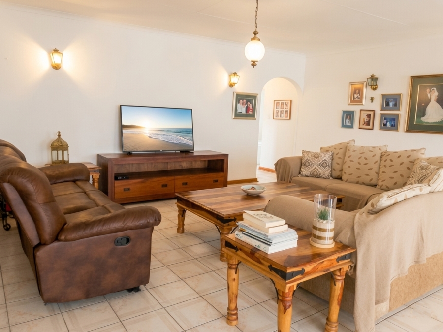 4 Bedroom Property for Sale in Geelhoutpark North West